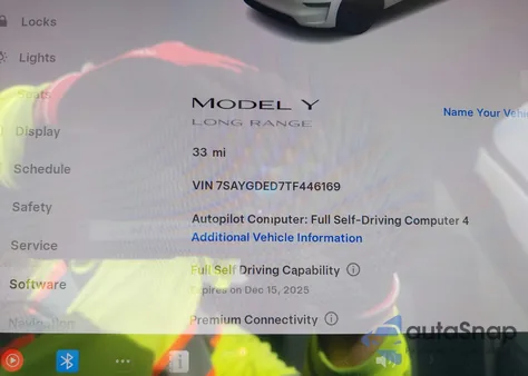 2026 Tesla Model Y Long Range Dual Motor All-Wheel Drive z USA, uszkodzony, nr VIN 7SAYGDED7TF446169
